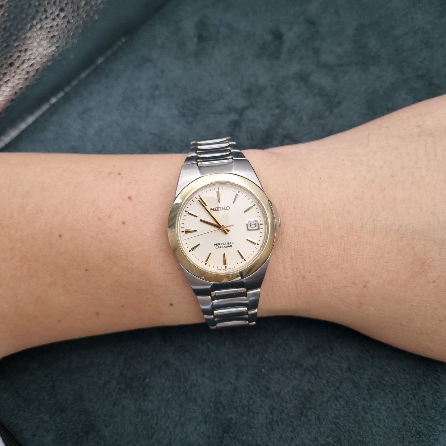 Seiko Perpetual Calender 8F32-0130 Silver Sunburst Gold Index