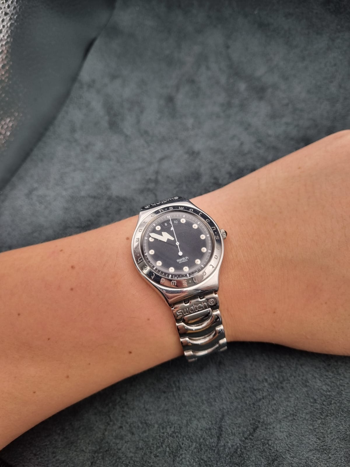 1999 Swatch Swiss Irony Date YGS414G Silver Tone Black Dial