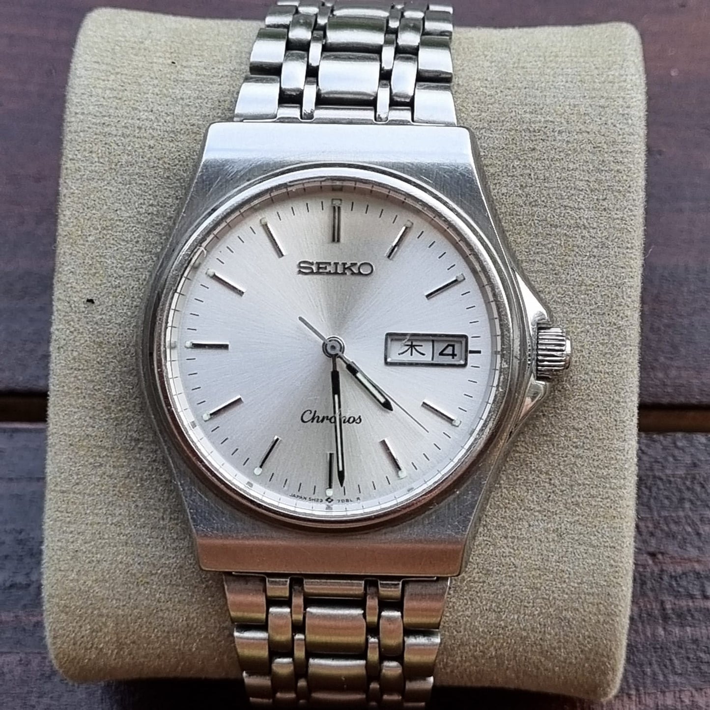 Seiko Chronos Quartz 5H23-7D20 Silver Sunburst Dial