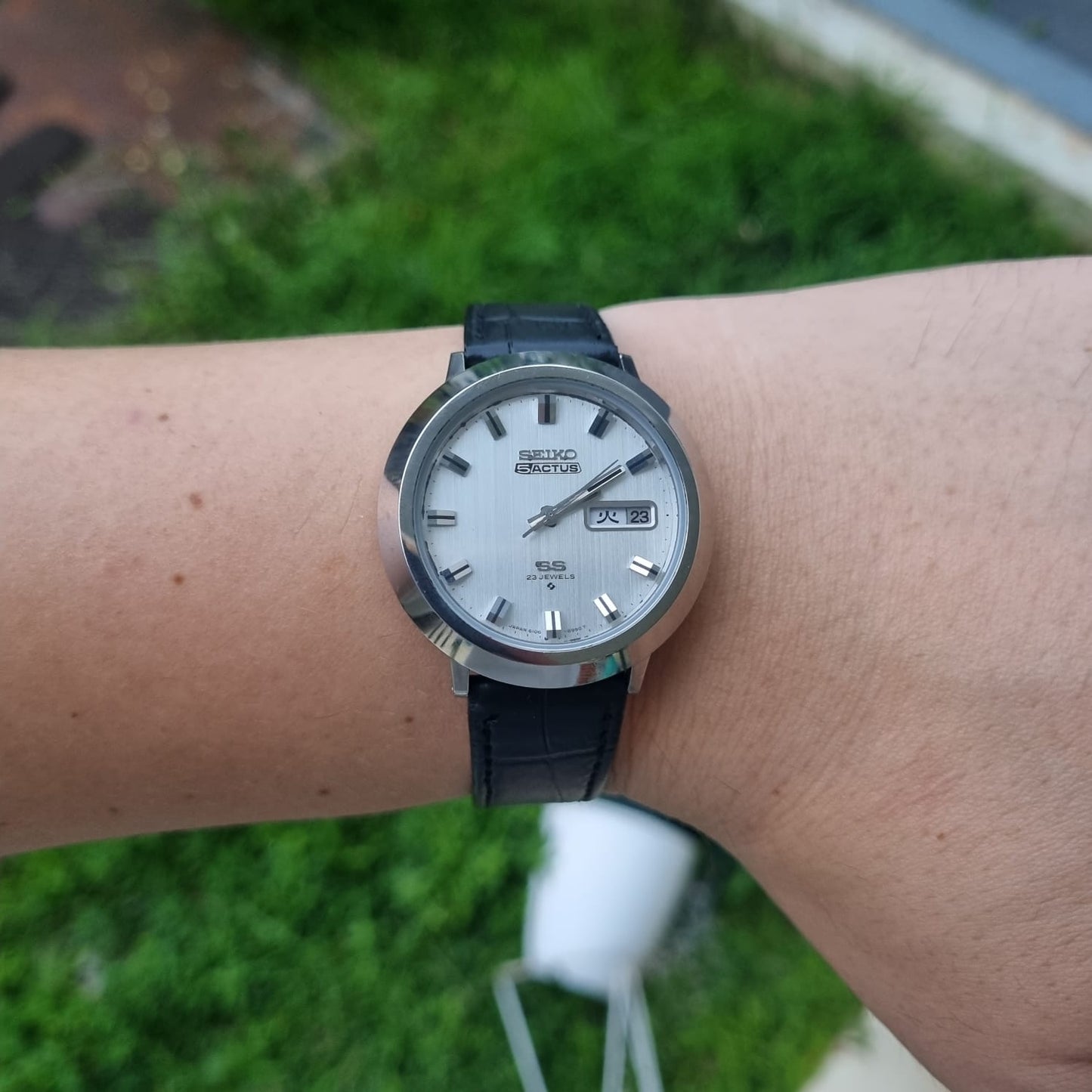 Seiko 5 Actus SS 6106-8750 Circle Silver Sunburst Dial