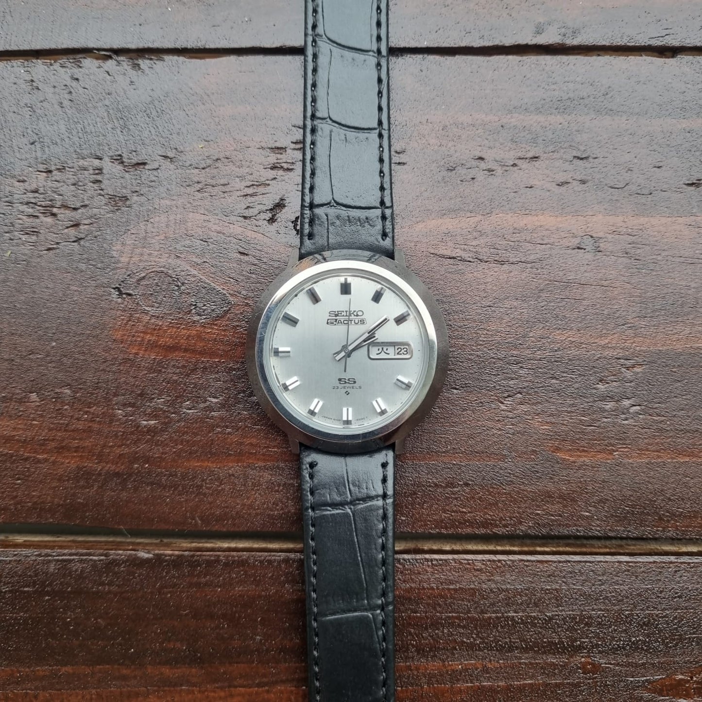 Seiko 5 Actus SS 6106-8750 Circle Silver Sunburst Dial