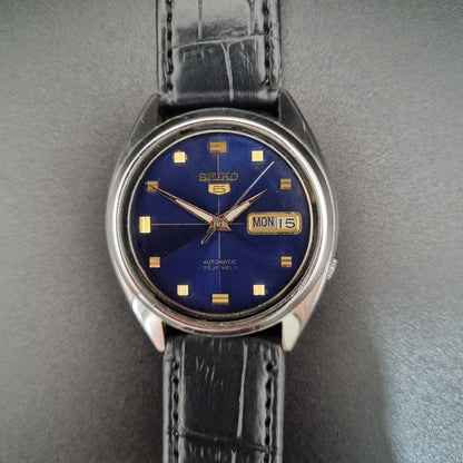 Seiko 5 Automatic 7009-3040 Navy Gradient Dial