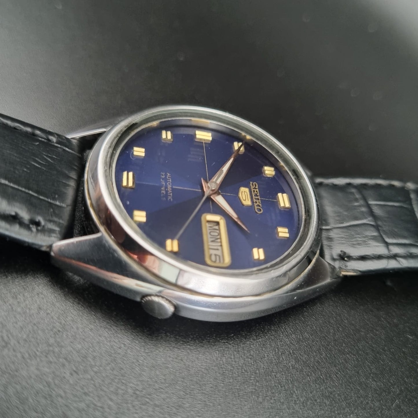 Seiko 5 Automatic 7009-3040 Navy Gradient Dial