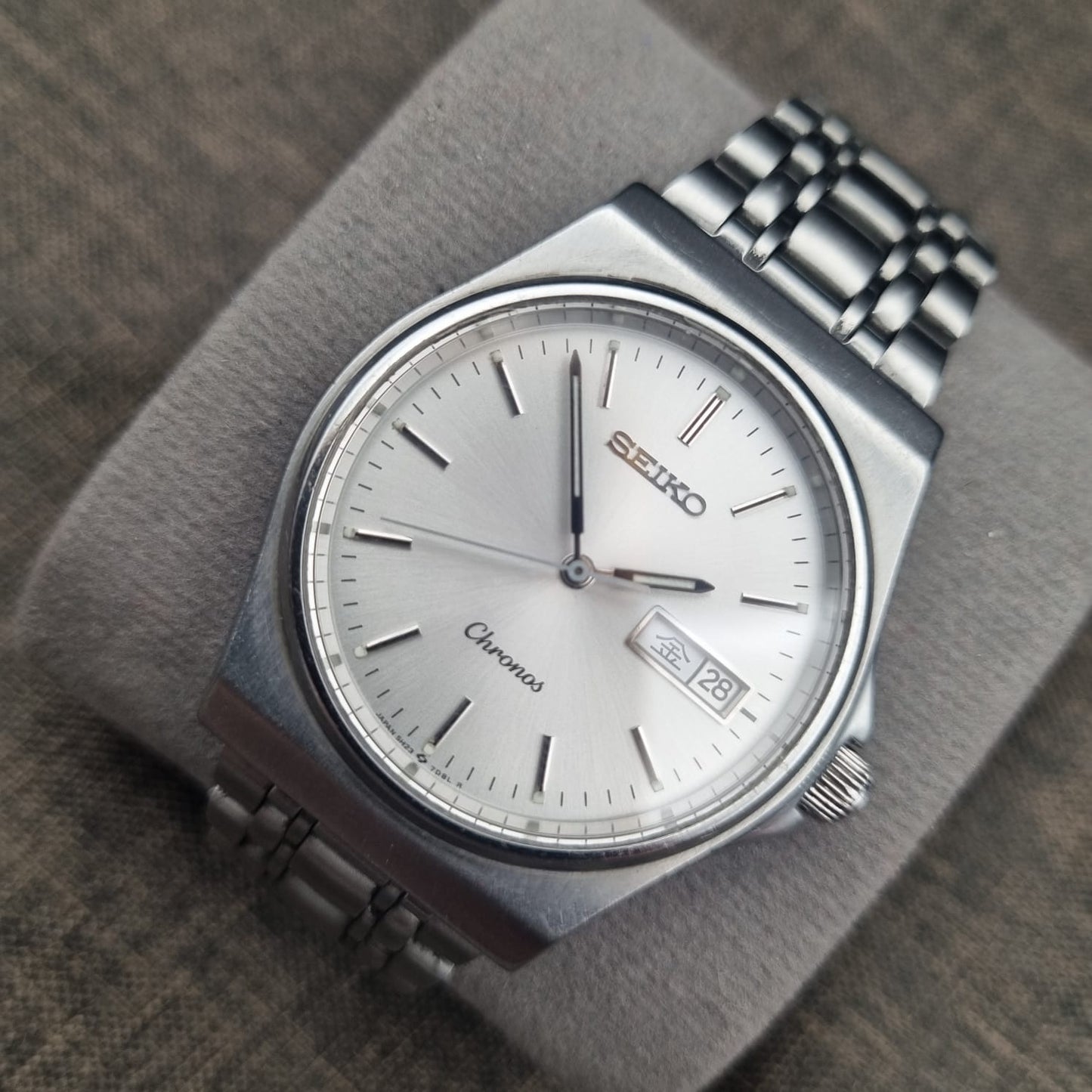 Seiko Chronos Quartz 5H23-7D20 Silver Sunburst Dial