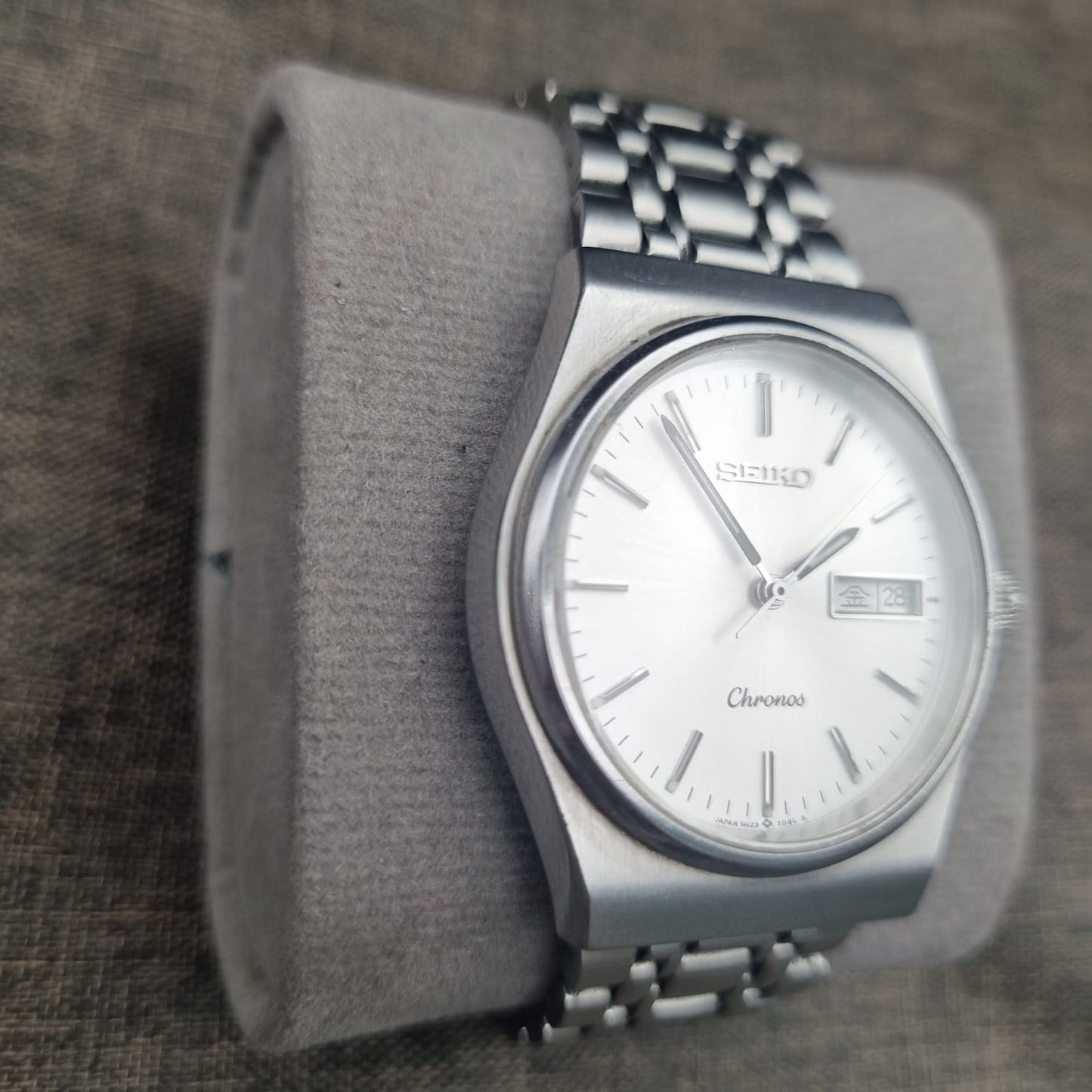 Seiko Chronos Quartz 5H23-7D20 Silver Sunburst Dial