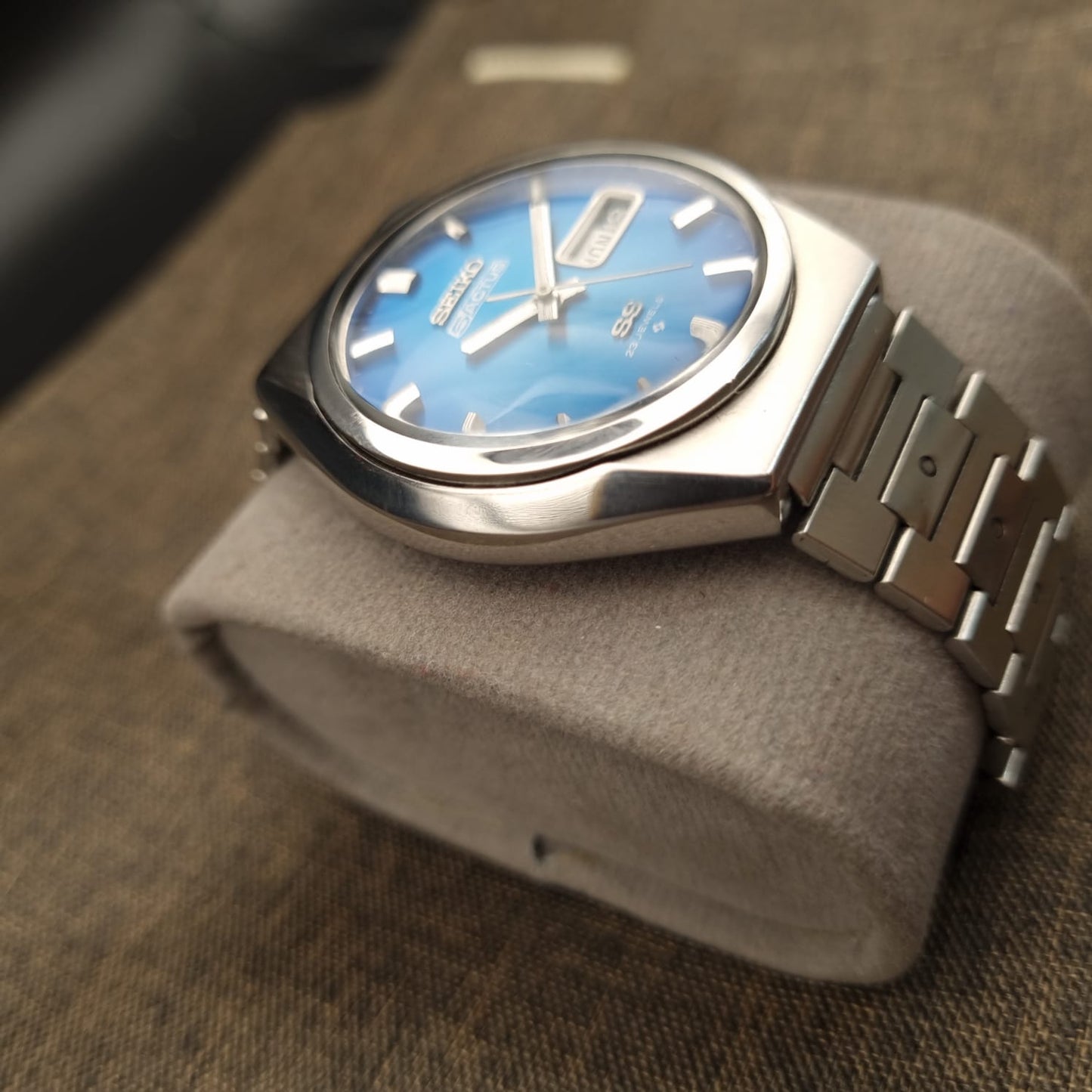 Seiko 5 Actus SS 6106-8760 Cyan Aqua Blue Sunburst Dial