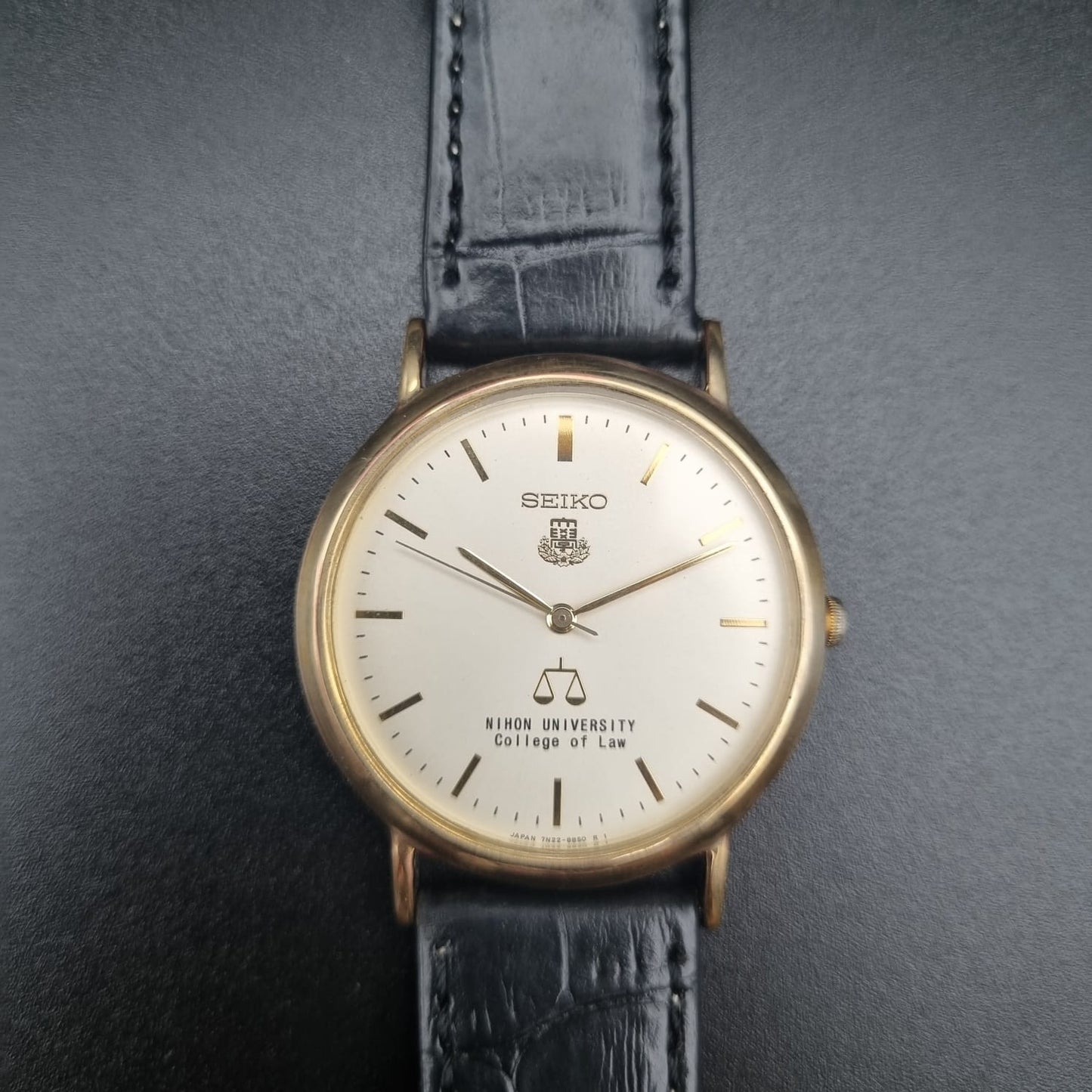 Seiko Nihon University College of Law Quartz 7N22-8A20 Gold Plate