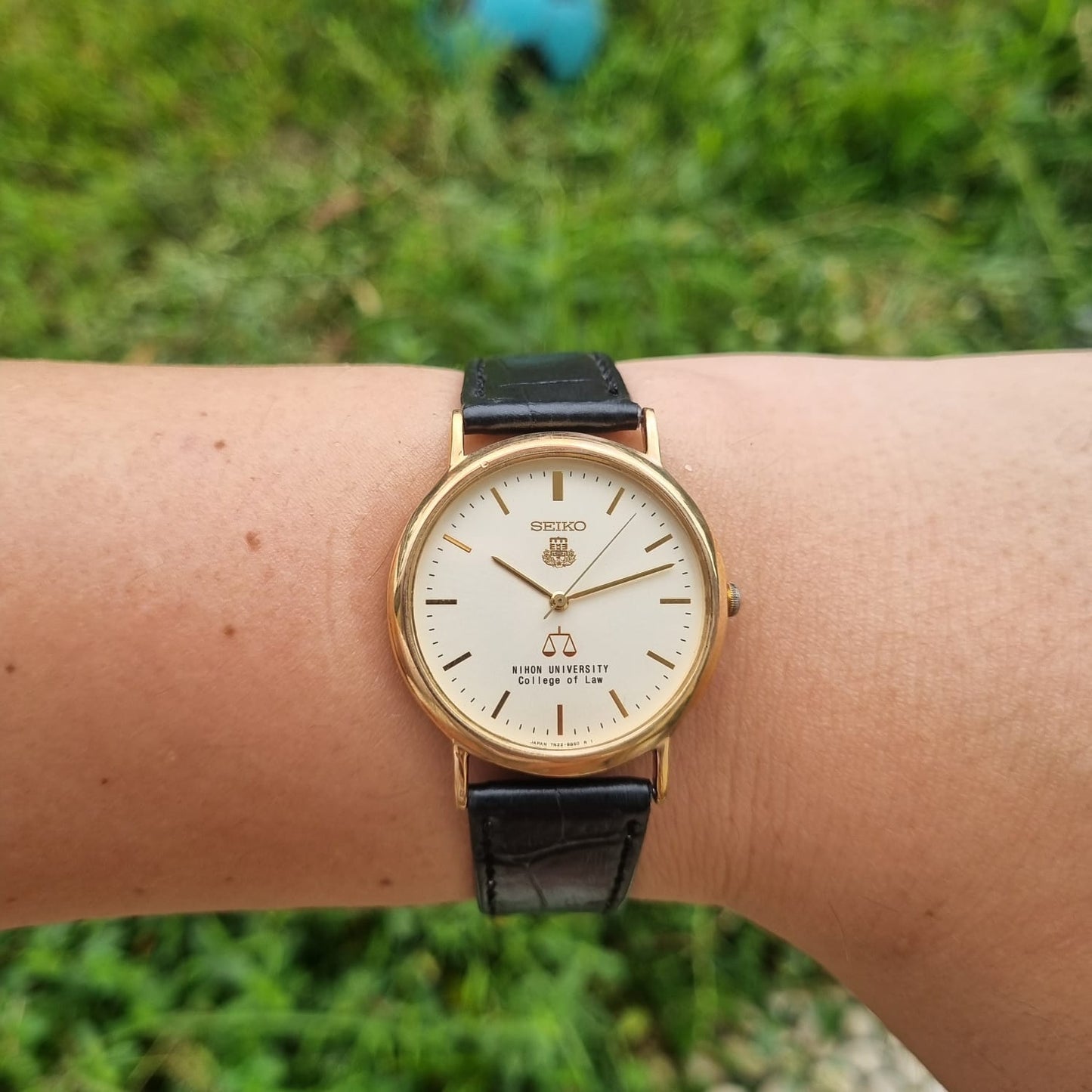 Seiko Nihon University College of Law Quartz 7N22-8A20 Gold Plate