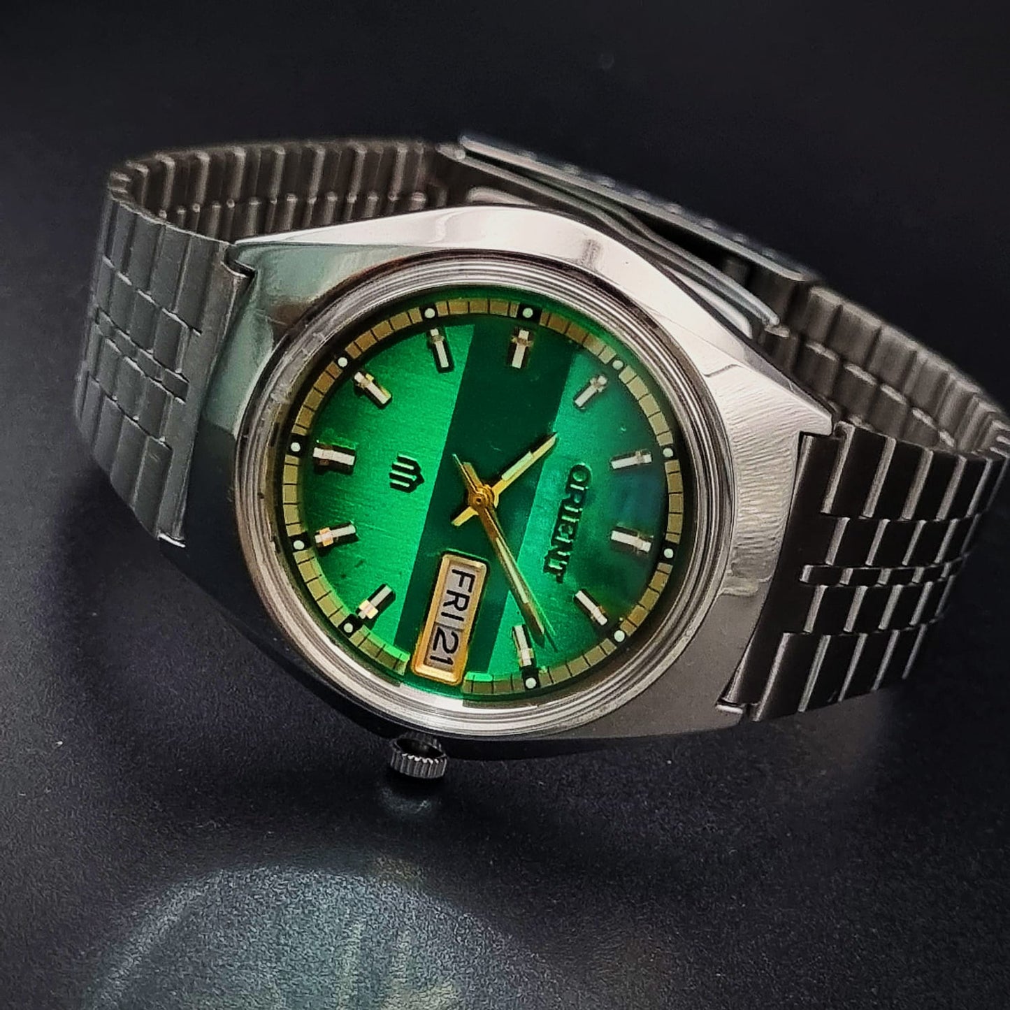 Orient Quartz Vintage V529601 Green Sunburst Dial
