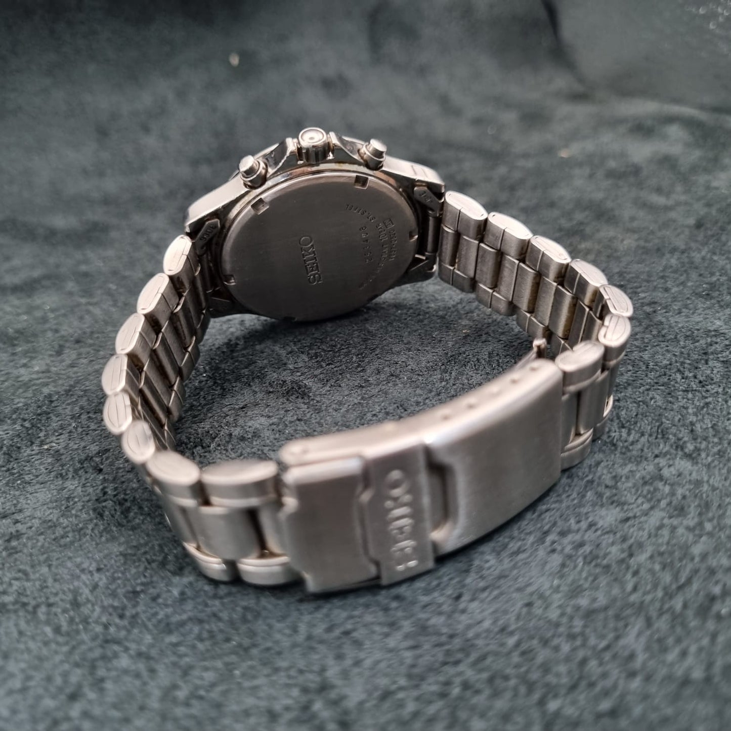 Seiko Chronograph Quartz V657-0820 White Cream Dial