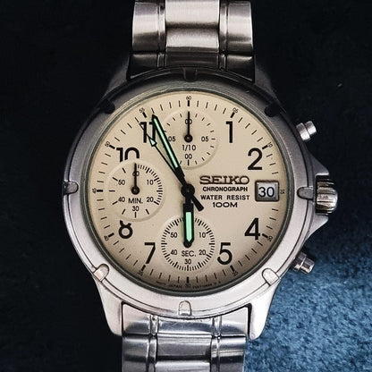 Seiko Chronograph Quartz V657-0820 White Cream Dial