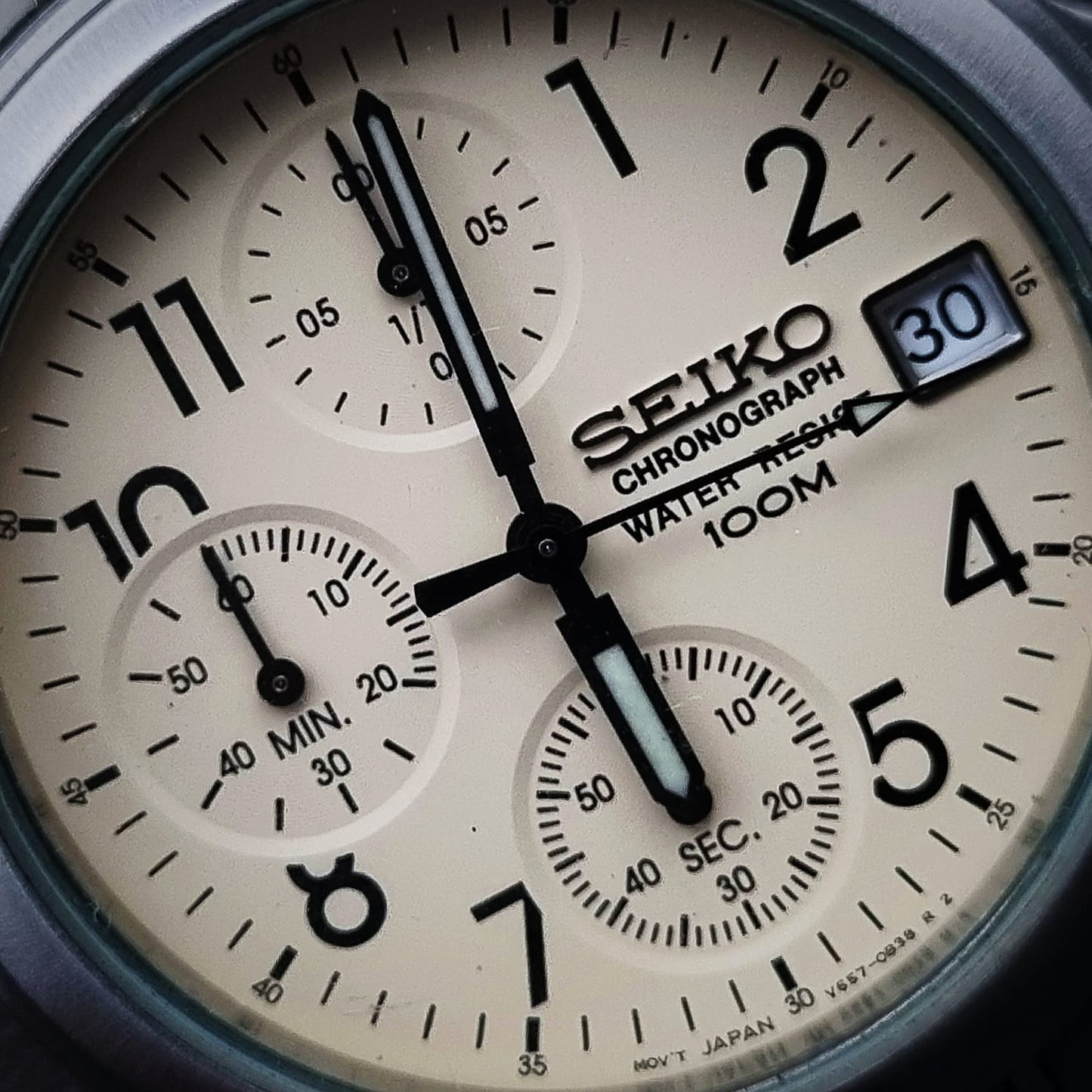 Seiko Chronograph Quartz V657-0820 White Cream Dial