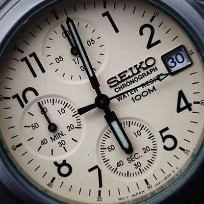 Seiko Chronograph Quartz V657-0820 White Cream Dial