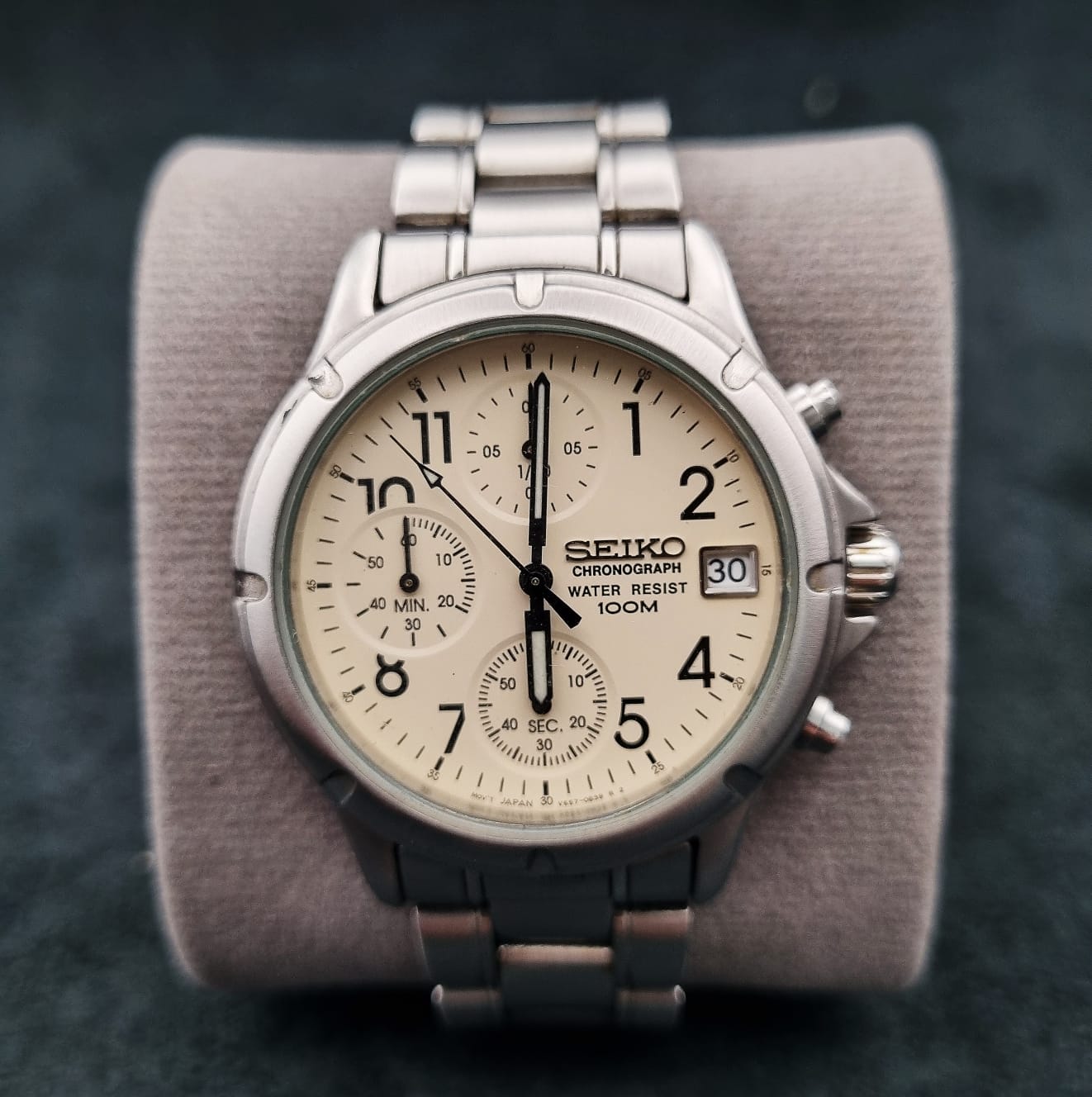 Seiko Chronograph Quartz V657-0820 White Cream Dial