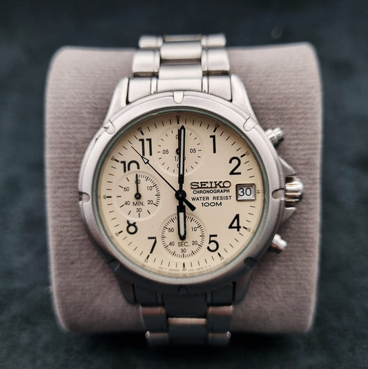 Seiko Chronograph Quartz V657-0820 White Cream Dial