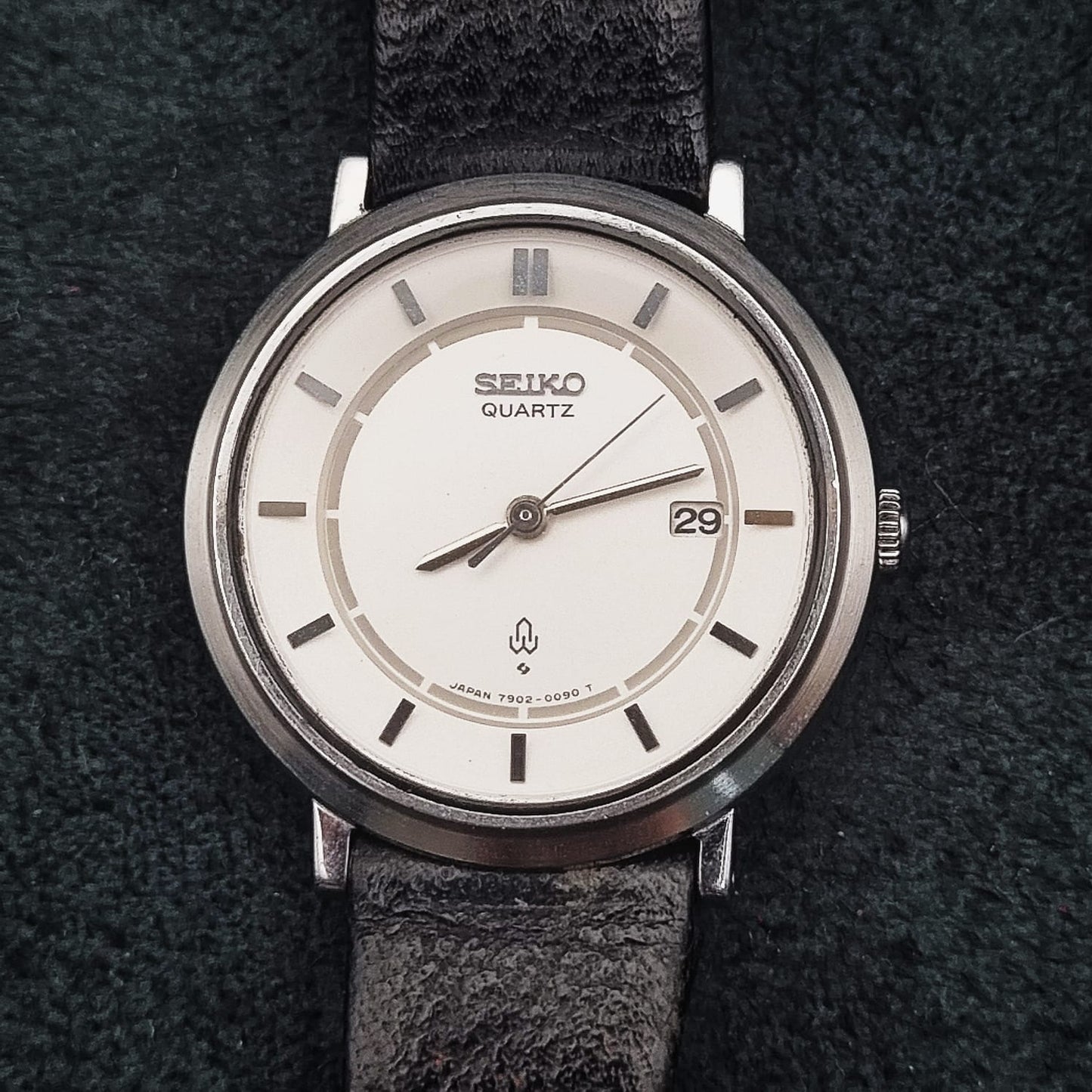 Seiko Vintage Quartz  7902-0030 Silver Sunburst Dial