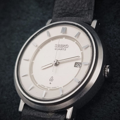 Seiko Vintage Quartz  7902-0030 Silver Sunburst Dial