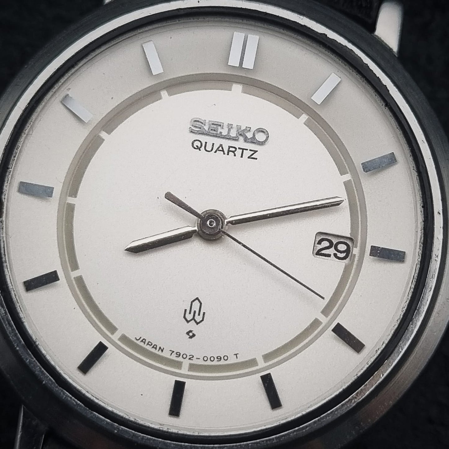 Seiko Vintage Quartz  7902-0030 Silver Sunburst Dial