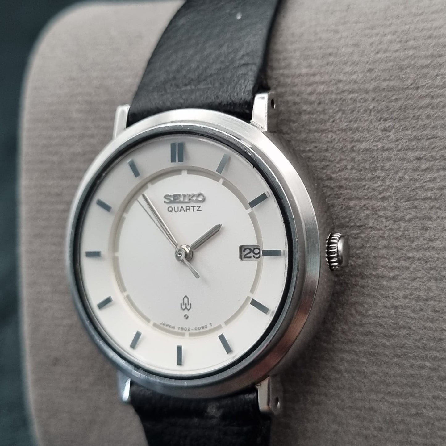 Seiko Vintage Quartz  7902-0030 Silver Sunburst Dial