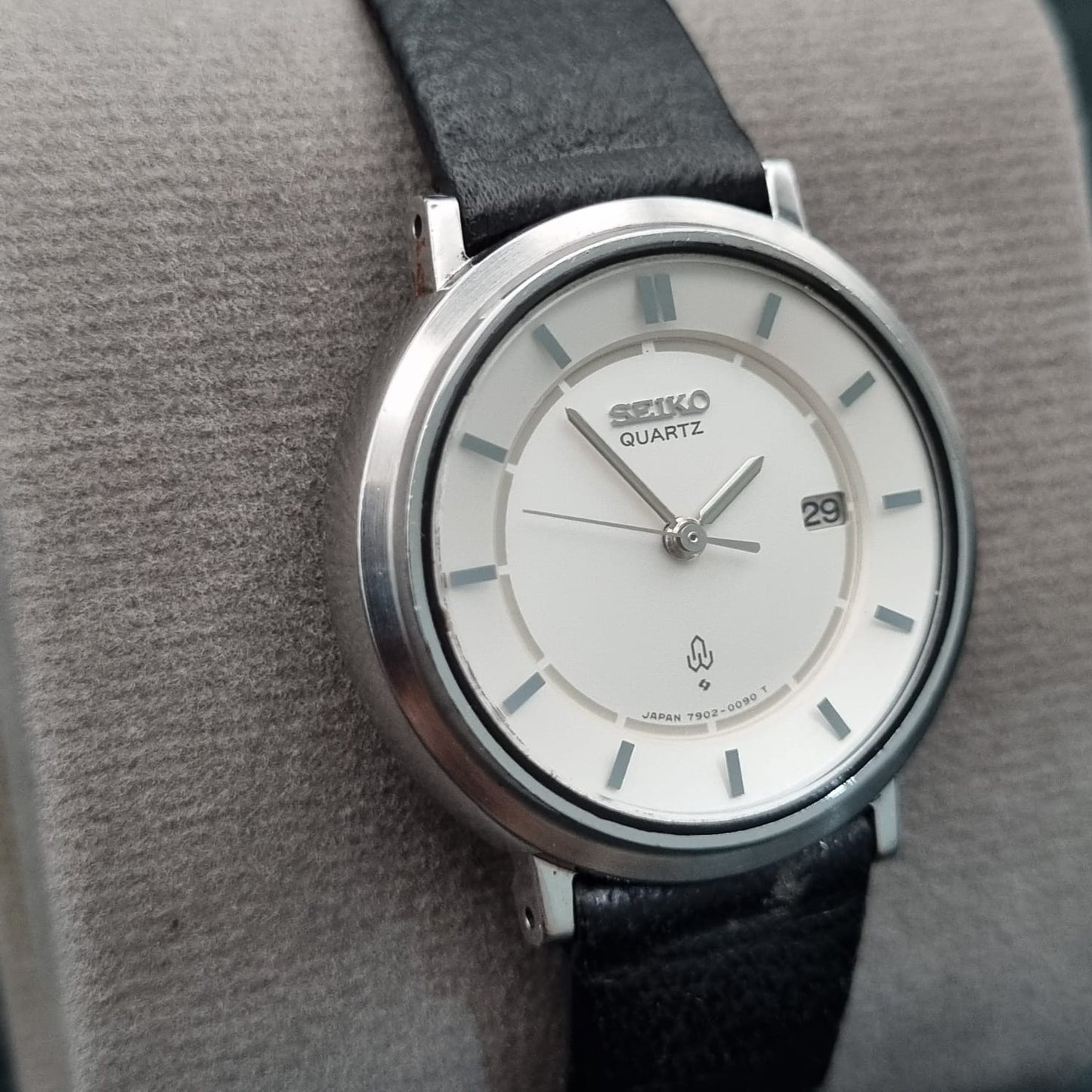 Seiko Vintage Quartz  7902-0030 Silver Sunburst Dial