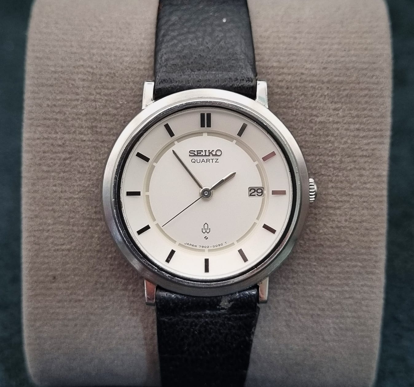 Seiko Vintage Quartz  7902-0030 Silver Sunburst Dial