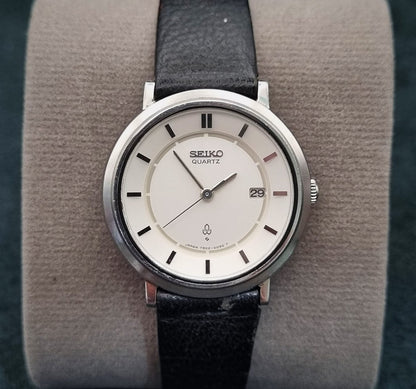 Seiko Vintage Quartz  7902-0030 Silver Sunburst Dial