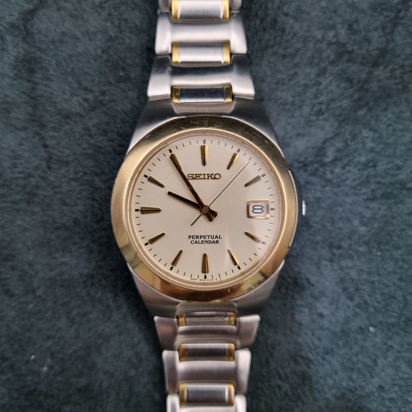 Seiko Perpetual Calender 8F32-0130 Silver Sunburst Gold Index