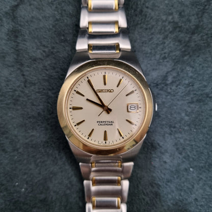 Seiko Perpetual Calender 8F32-0130 Silver Sunburst Gold Index