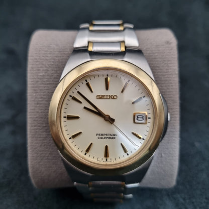 Seiko Perpetual Calender 8F32-0130 Silver Sunburst Gold Index