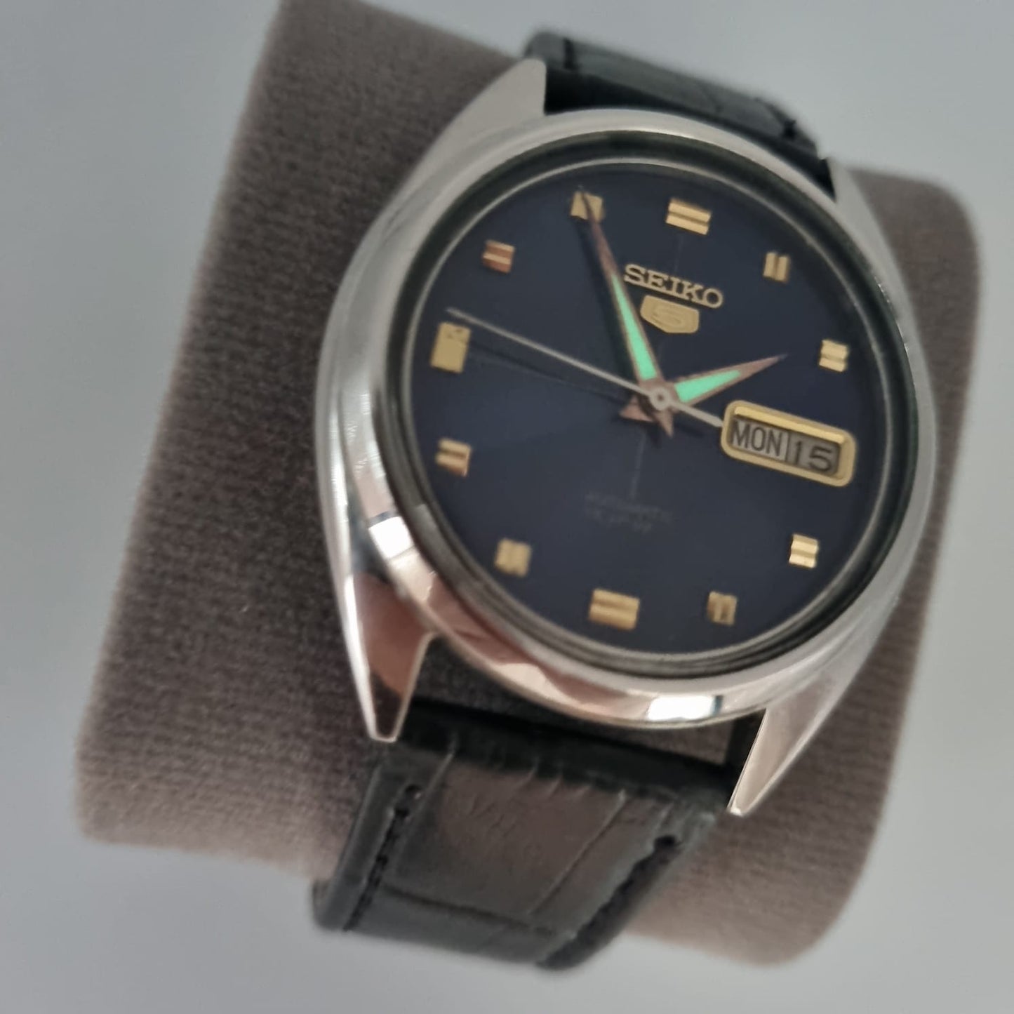 Seiko 5 Automatic 7009-3040 Navy Gradient Dial