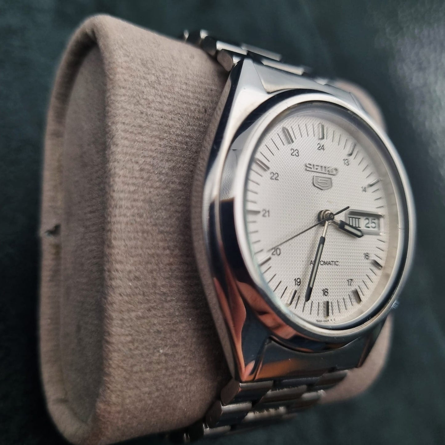 Seiko 5 Automatic 7S26-0480 Waffle Textured White Dial