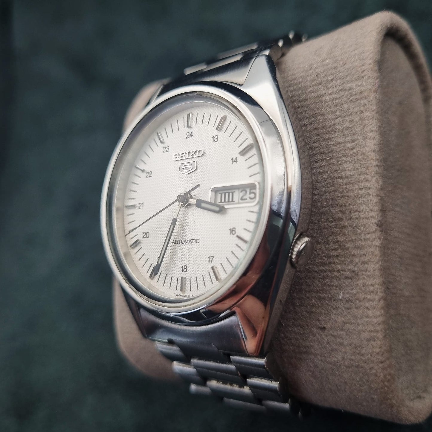 Seiko 5 Automatic 7S26-0480 Waffle Textured White Dial