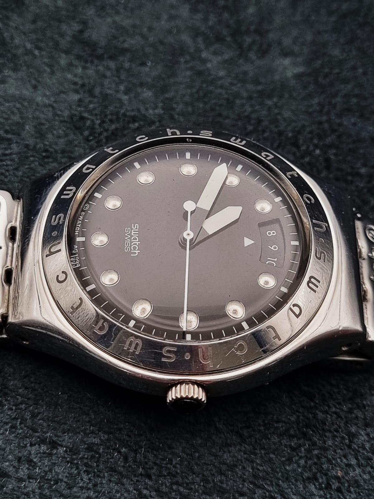 1999 Swatch Swiss Irony Date YGS414G Silver Tone Black Dial