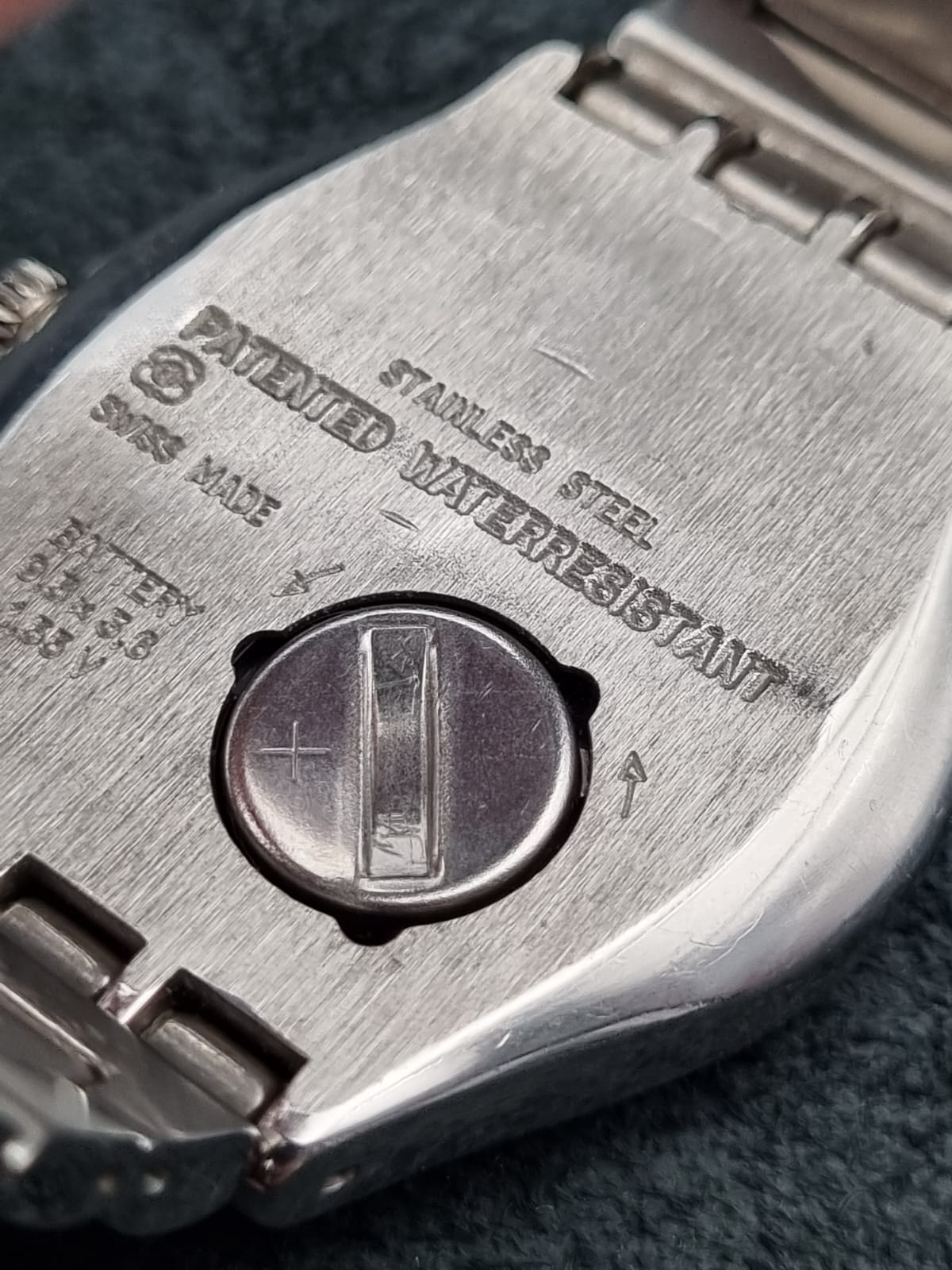 1999 Swatch Swiss Irony Date YGS414G Silver Tone Black Dial