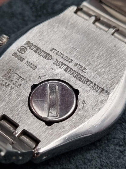 1999 Swatch Swiss Irony Date YGS414G Silver Tone Black Dial