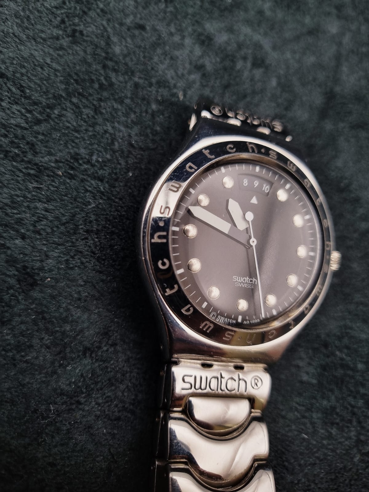 1999 Swatch Swiss Irony Date YGS414G Silver Tone Black Dial